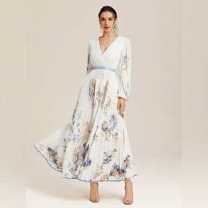 Fehaute Floral Maxi Dress in White and Blue